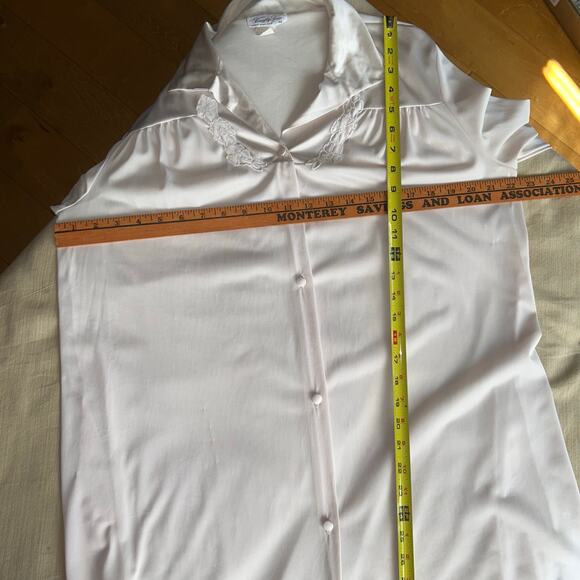 Vintage Vanity Fair Nylon Robe Womens Medium Cream Button Sheer Silky USA - Picture 8 of 9